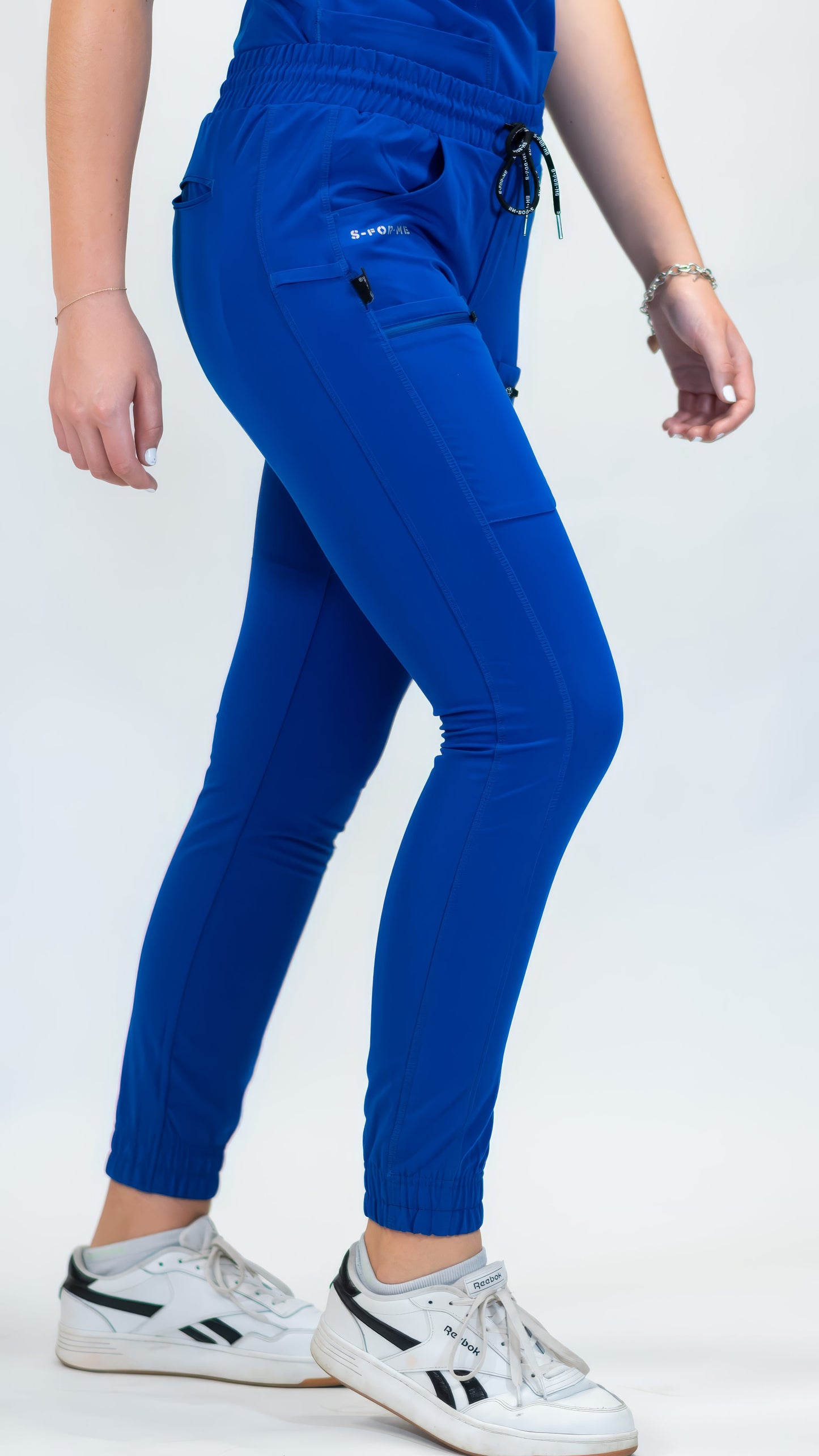 Jogger Quirúrgico Azul Rey Mujer, Scrubs Antifluido Est. 300