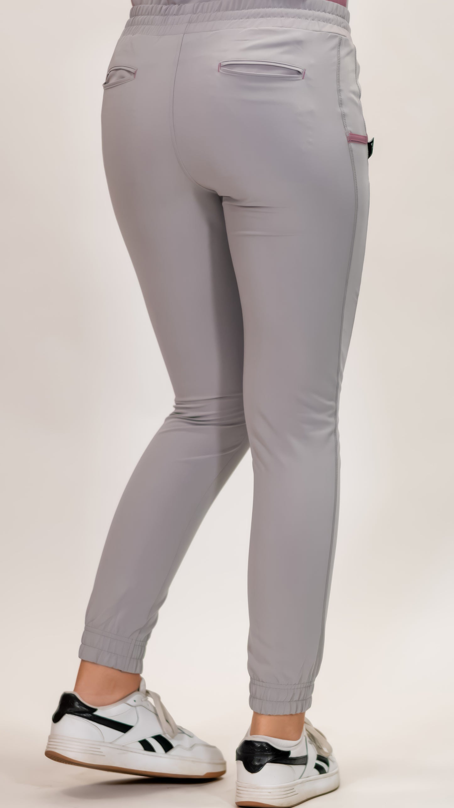 Jogger Quirúrgico, Scrubs Antifluido Mujer 300 Gris Perla (Uniformes médicos)