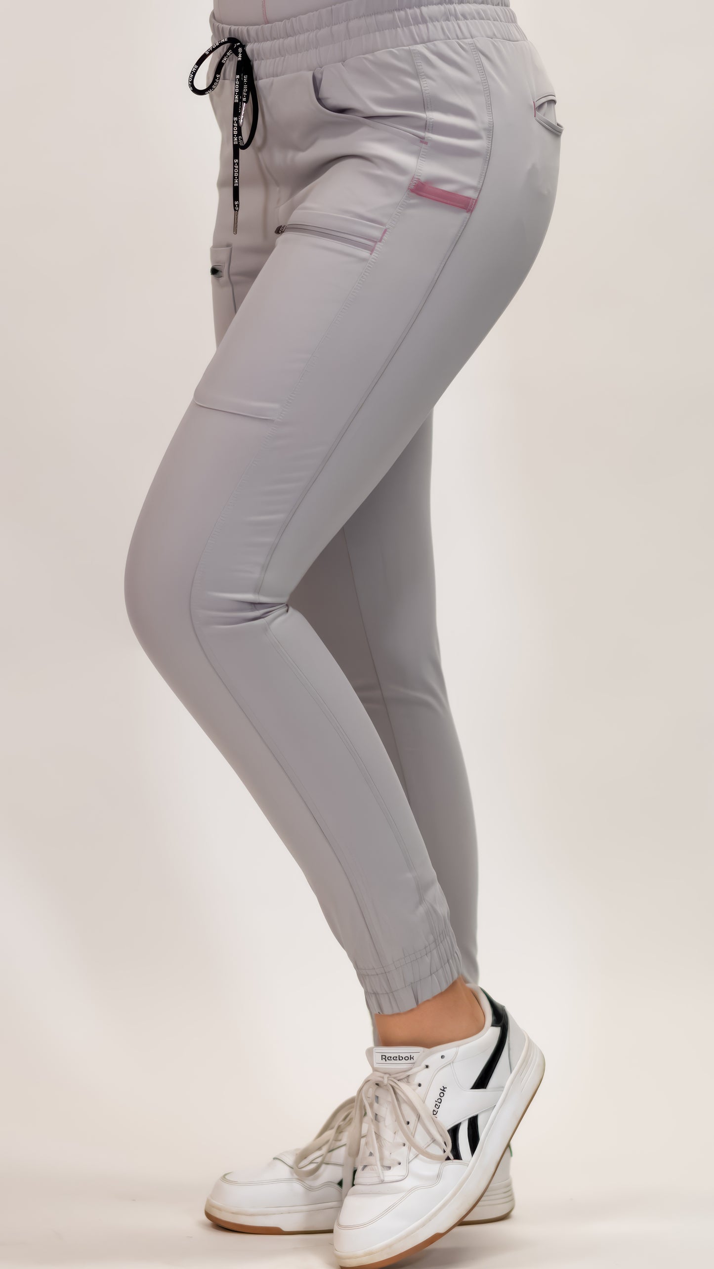 Jogger Quirúrgico, Scrubs Antifluido Mujer 300 Gris Perla (Uniformes médicos)