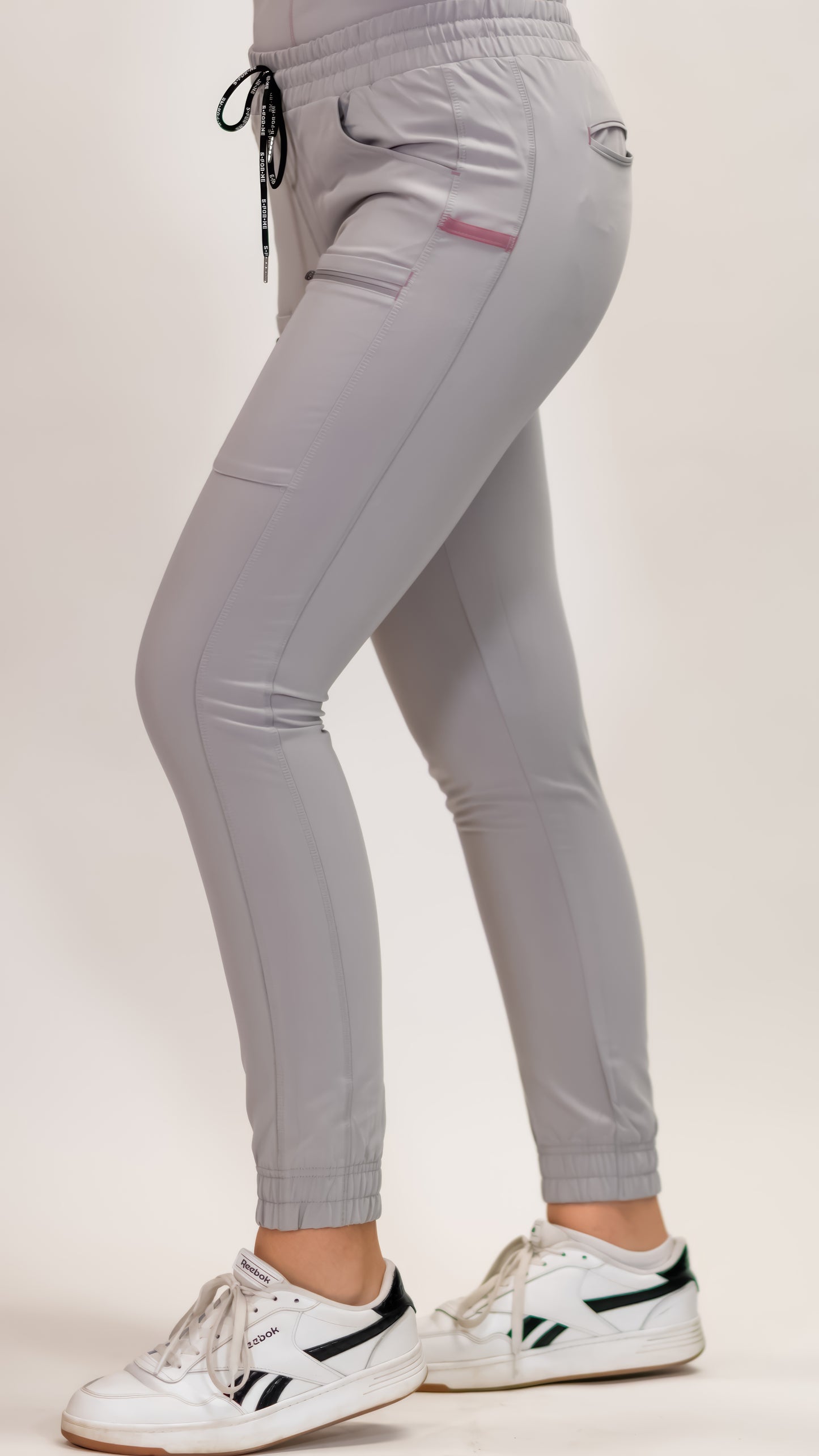 Jogger Quirúrgico, Scrubs Antifluido Mujer 300 Gris Perla (Uniformes médicos)