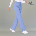 Vista en movimiento de pantalón quirúrgico 502 mujer azul plumbago relaxed.